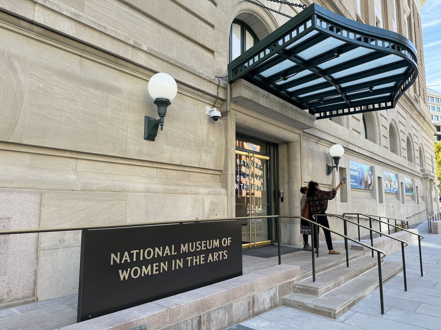 Tronvig visits National Museum of Women in the Arts